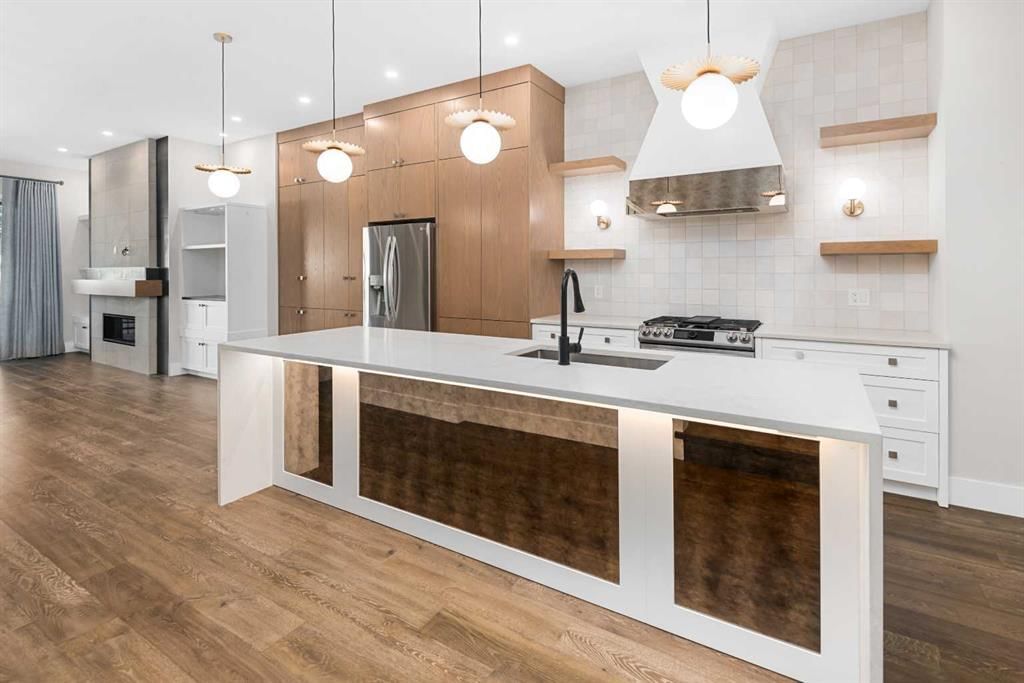 2126A 52 Avenue SW, Calgary — photo 5 of 50