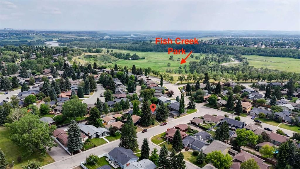956 Parkvalley Way SE, Calgary — photo 3 of 46
