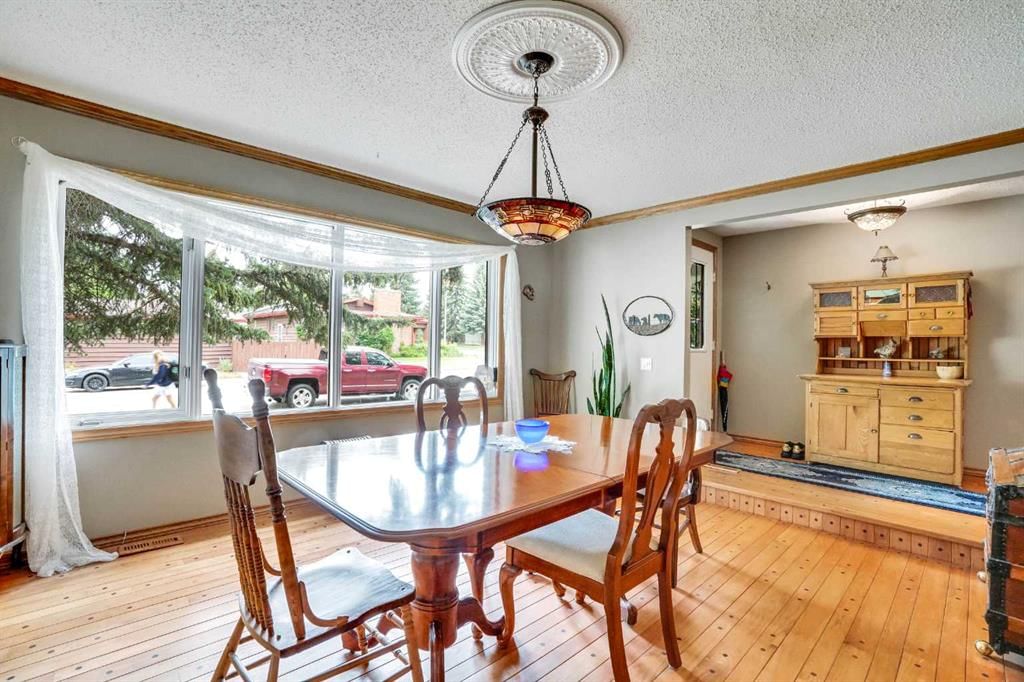956 Parkvalley Way SE, Calgary — photo 5 of 46