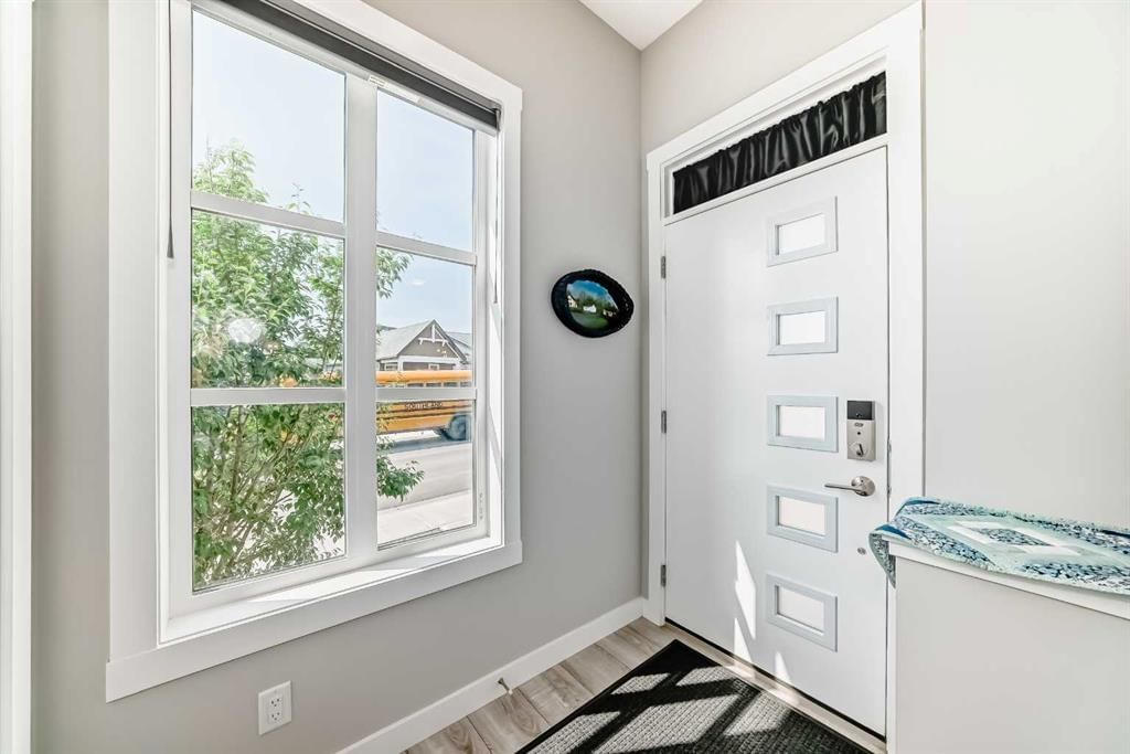 284 Lucas Avenue NW, Calgary — photo 3 of 42