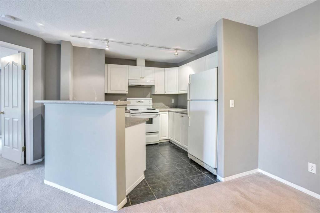 4218, 4000 Somervale Court SW, Calgary — photo 5 of 35