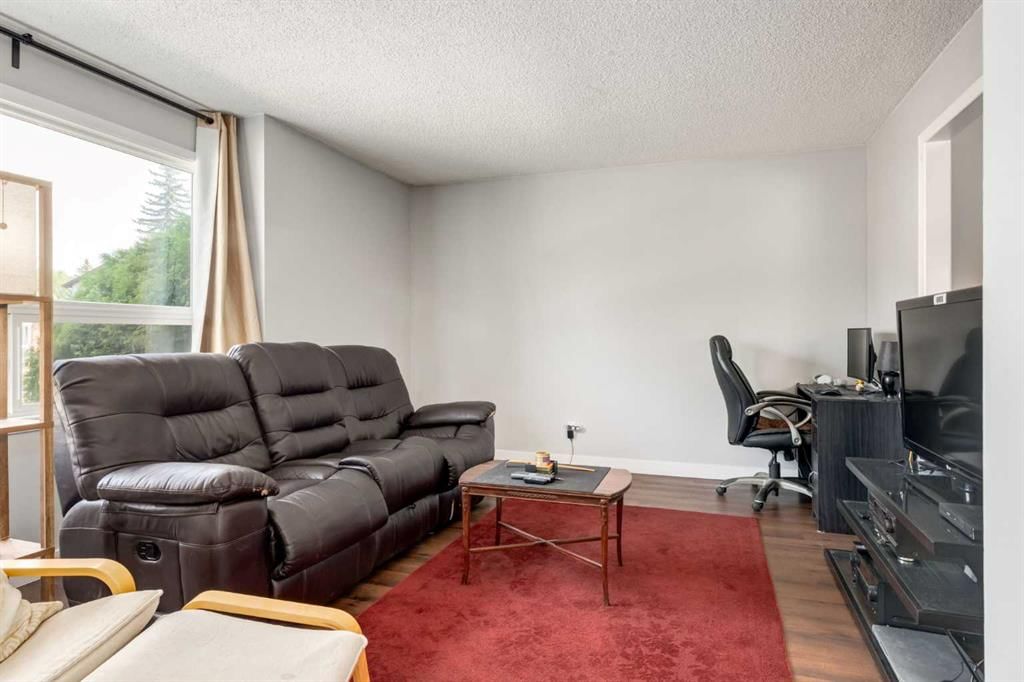 212 Deerview Court SE, Calgary — photo 5 of 37