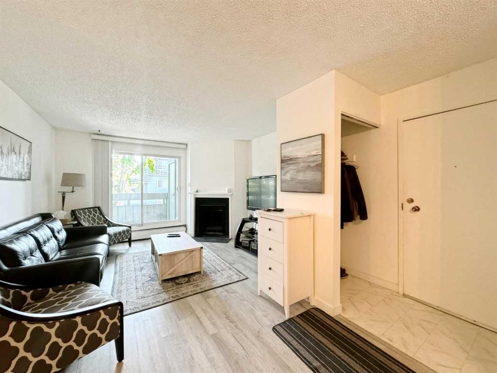 7211, 315 Southampton Drive SW, Calgary — photo 2 of 35