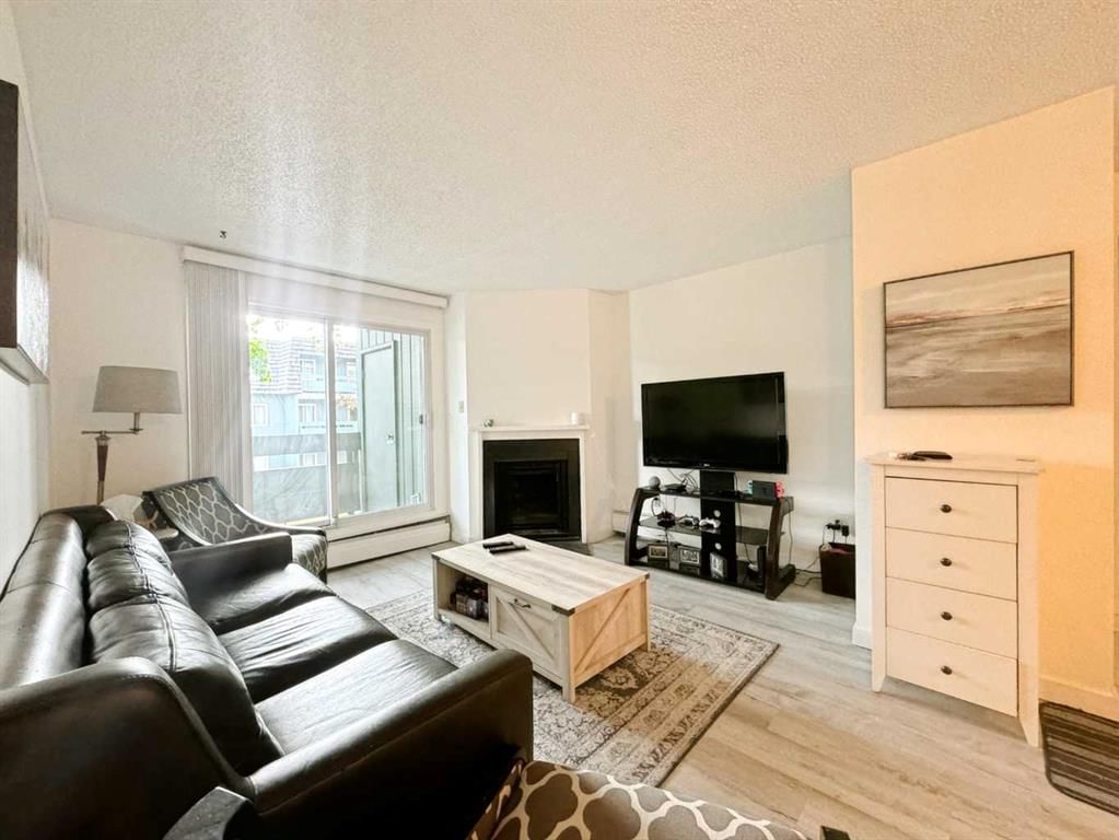7211, 315 Southampton Drive SW, Calgary — photo 4 of 35