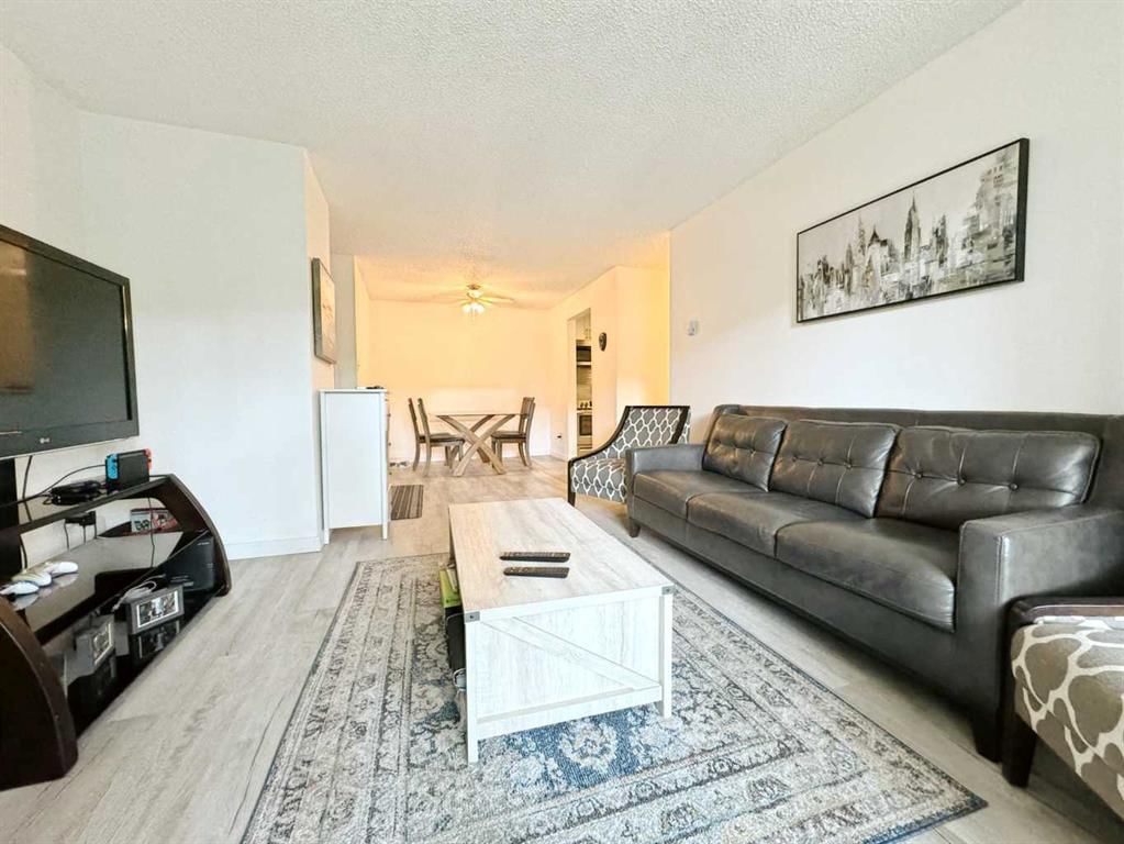 7211, 315 Southampton Drive SW, Calgary — photo 5 of 35