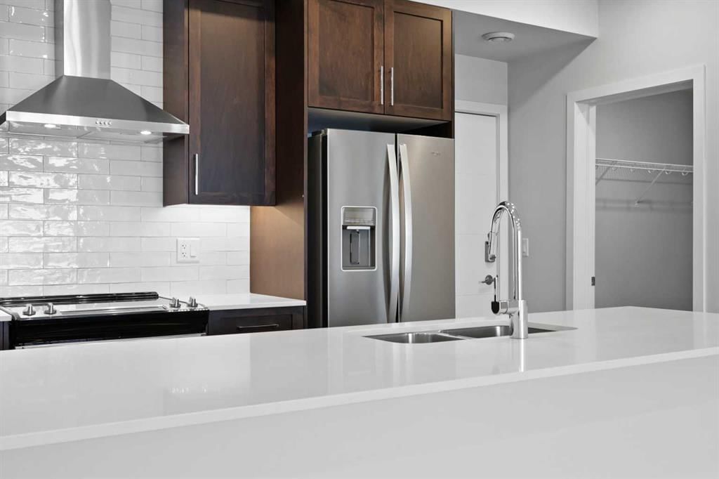 320, 255 Les Jardins Park SE, Calgary — main listing photo
