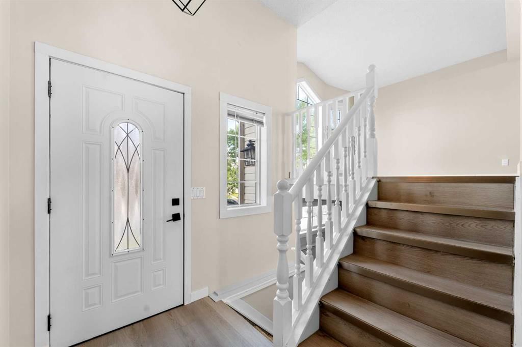 7136 Laguna Way NE, Calgary — photo 3 of 22