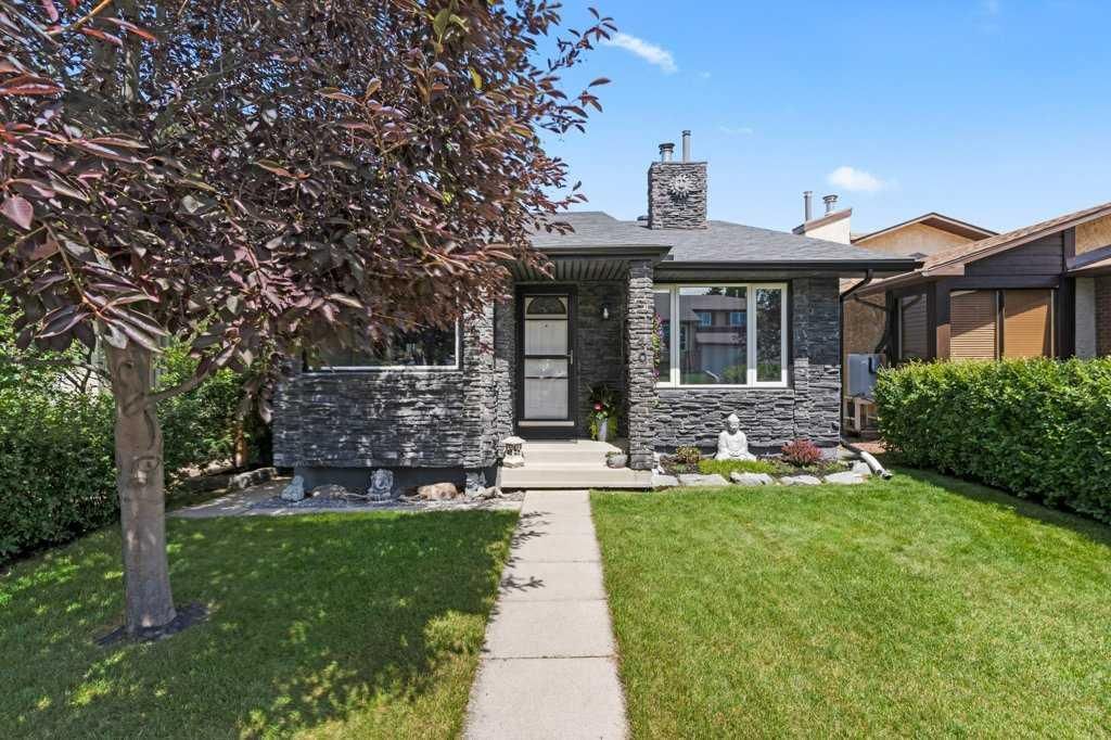 40 Beacham Rise NW, Calgary — photo 2 of 48