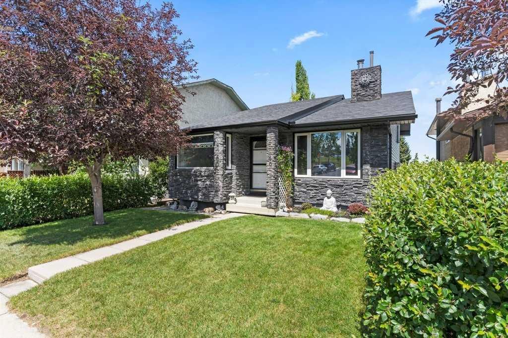 40 Beacham Rise NW, Calgary — photo 3 of 48