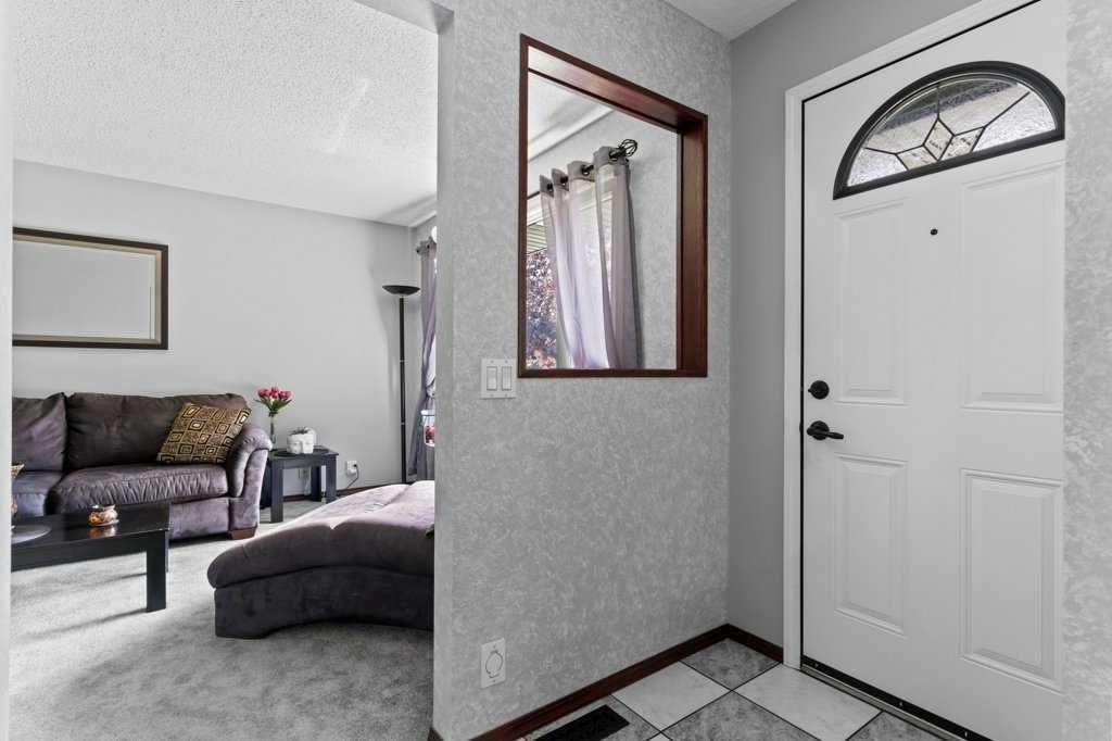 40 Beacham Rise NW, Calgary — photo 5 of 48