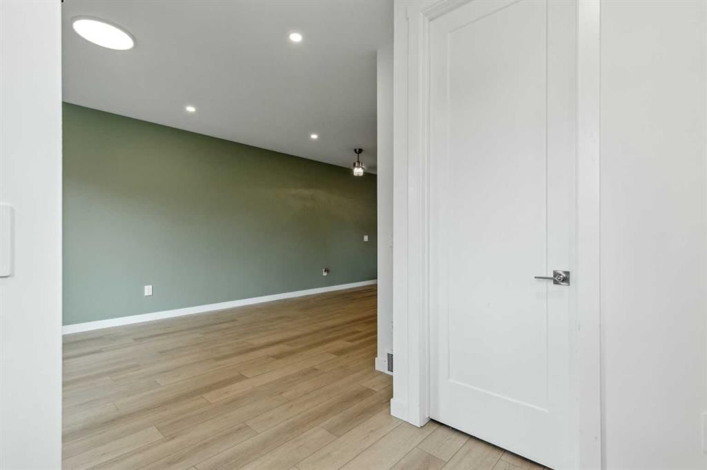1, 413 13 Avenue NE, Calgary — photo 2 of 33