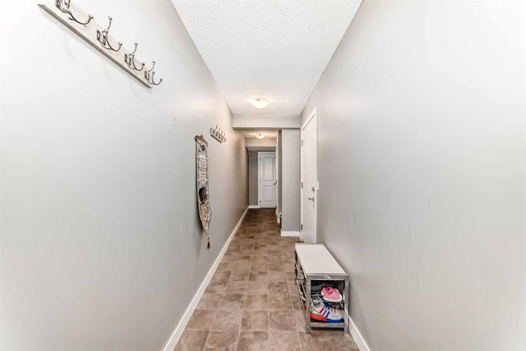 528 Sage Hill Grove NW, Calgary — photo 5 of 45
