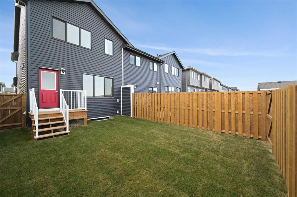 19852 45 Street SE, Calgary — photo 2 of 15