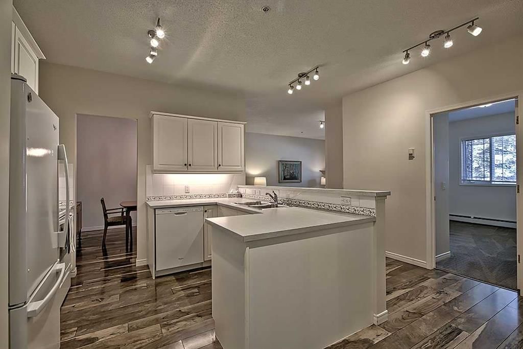 105, 2144 Paliswood Road SW, Calgary — photo 3 of 30