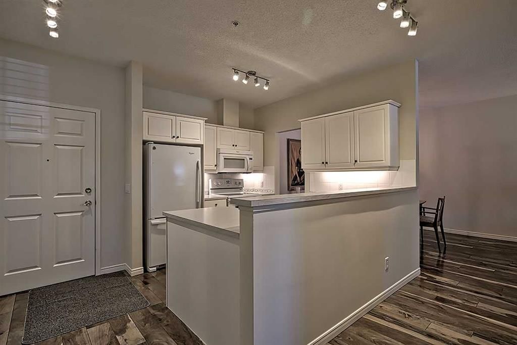 105, 2144 Paliswood Road SW, Calgary — photo 4 of 30