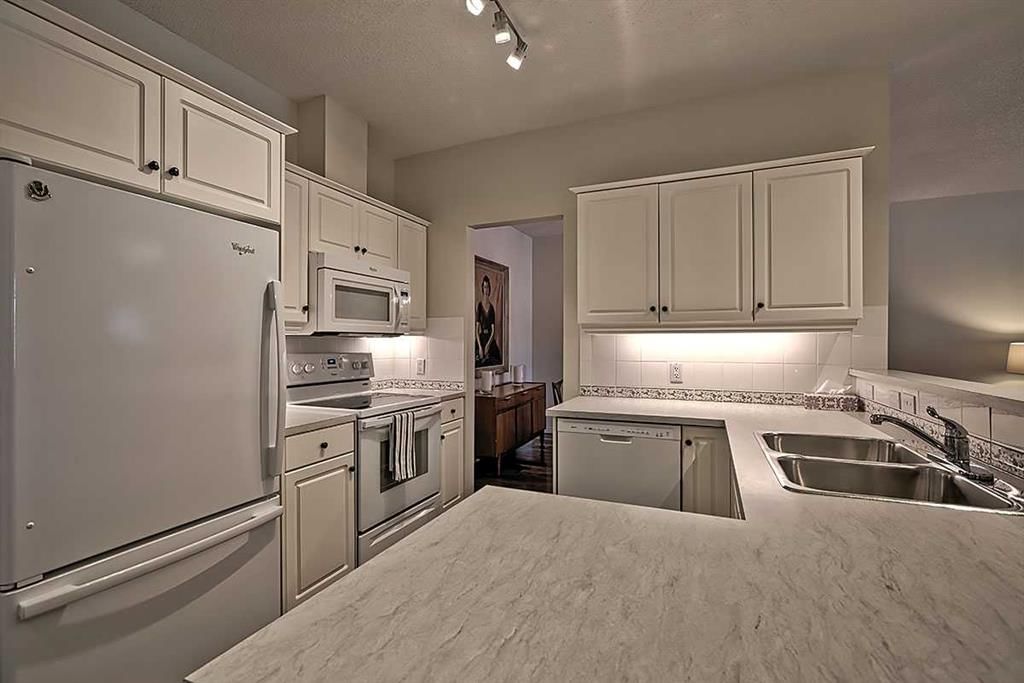 105, 2144 Paliswood Road SW, Calgary — photo 5 of 30