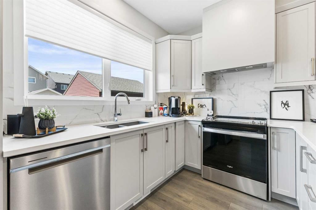 63 Heirloom Boulevard SE, Calgary — photo 3 of 15