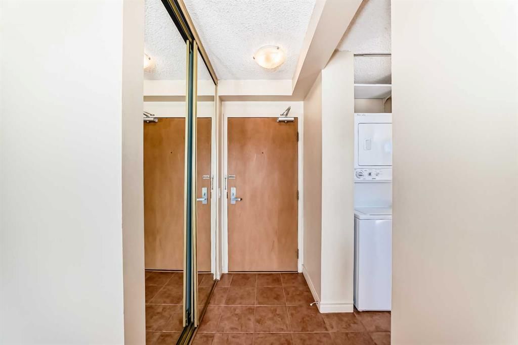 1104, 145 Point Drive NW, Calgary — photo 5 of 44