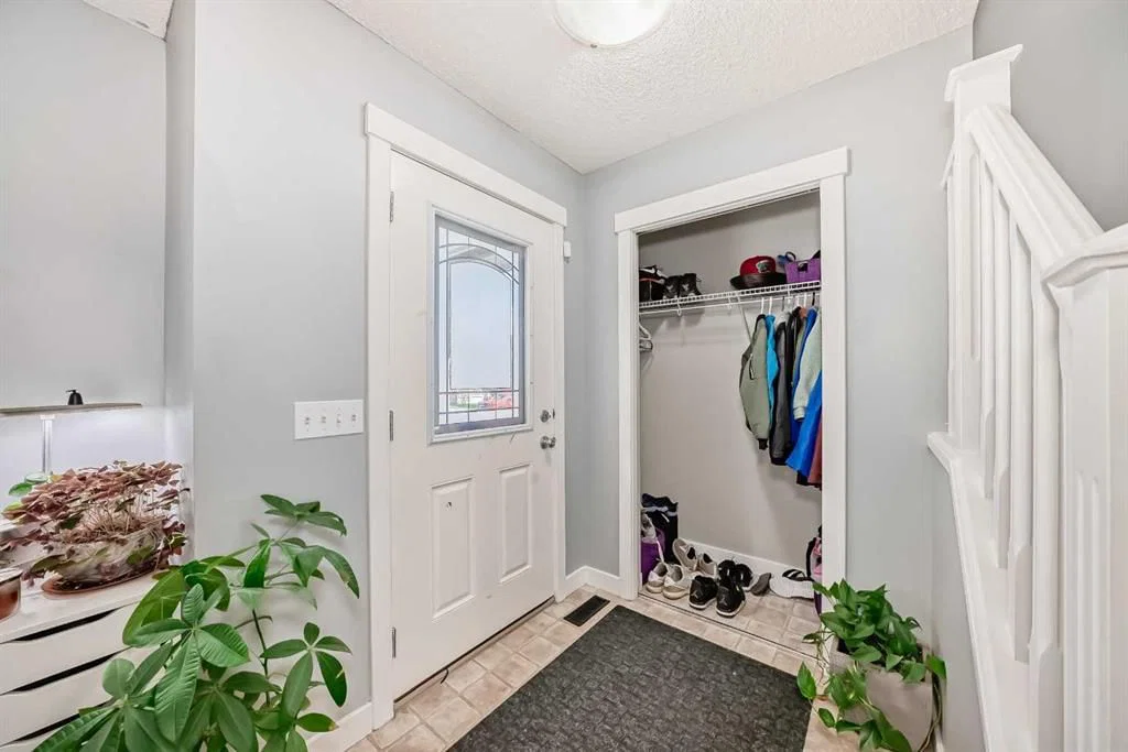 47 Bridlecrest Boulevard SW, Calgary — photo 3 of 43