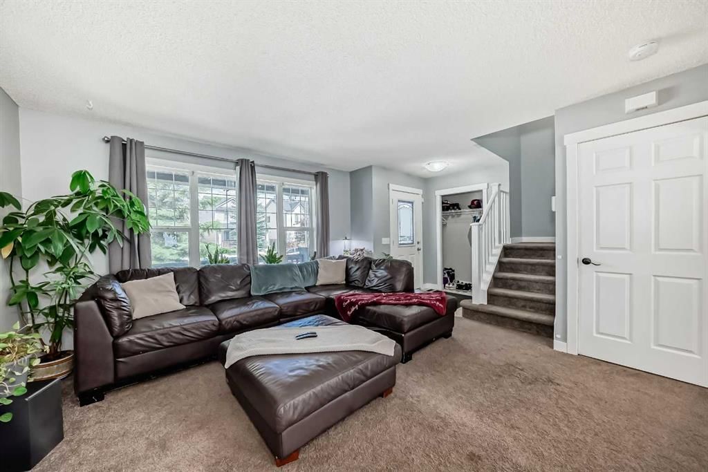 47 Bridlecrest Boulevard SW, Calgary — photo 5 of 43