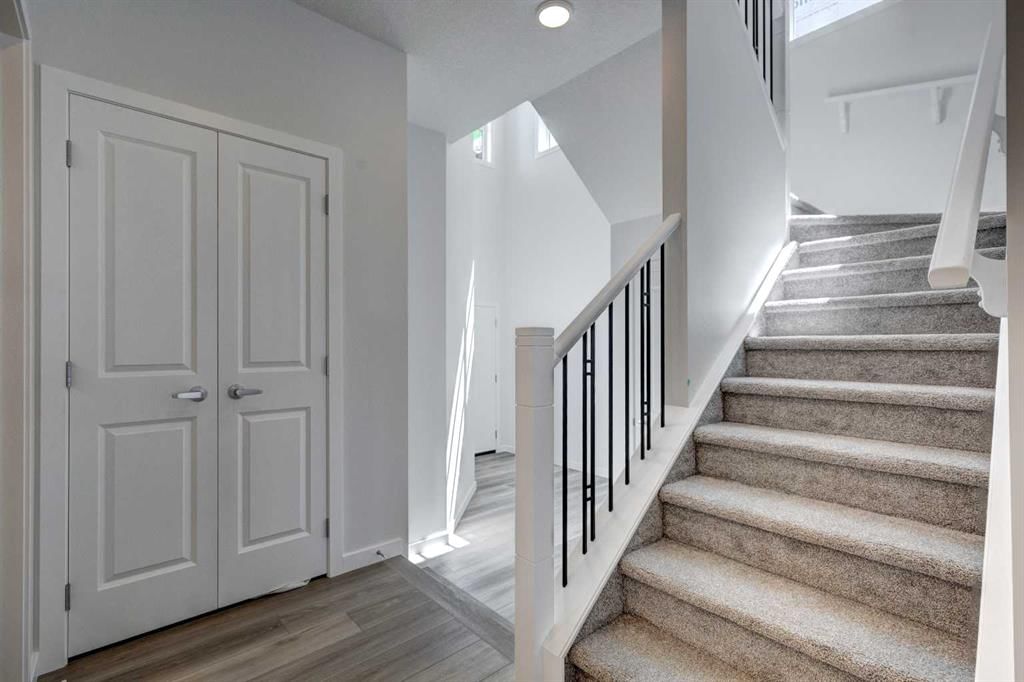 232 Creekstone Circle SW, Calgary — photo 4 of 41