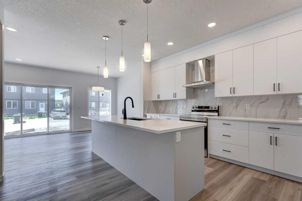 232 Creekstone Circle SW, Calgary — photo 5 of 41