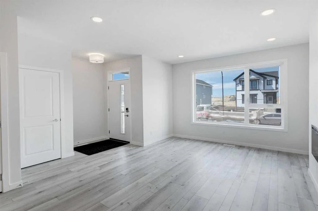 909 Livingston View NE, Calgary — photo 3 of 36