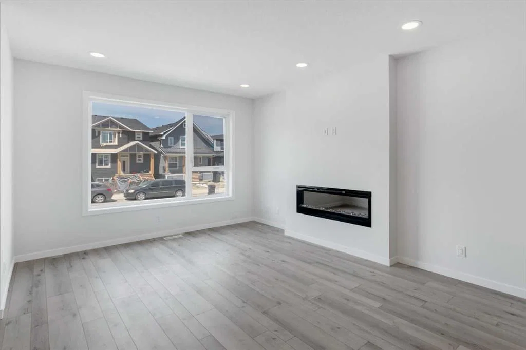 909 Livingston View NE, Calgary — photo 4 of 36
