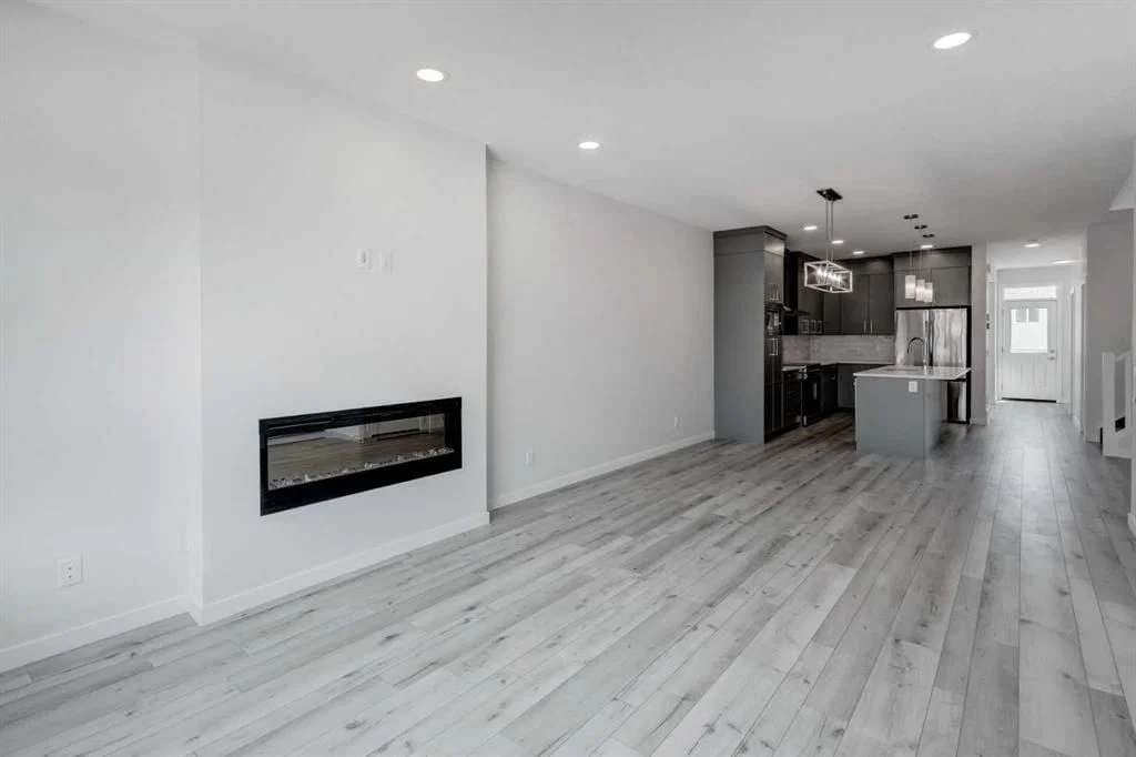 909 Livingston View NE, Calgary — photo 5 of 36
