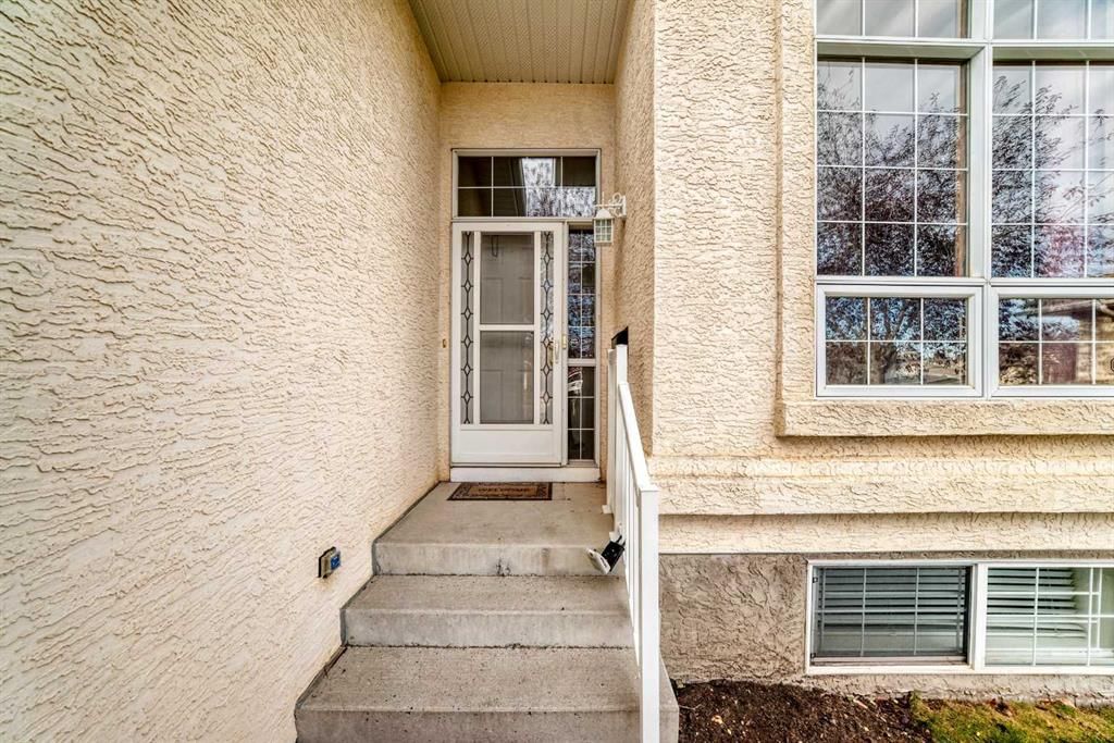 11 Hamptons Bay NW, Calgary — photo 4 of 50