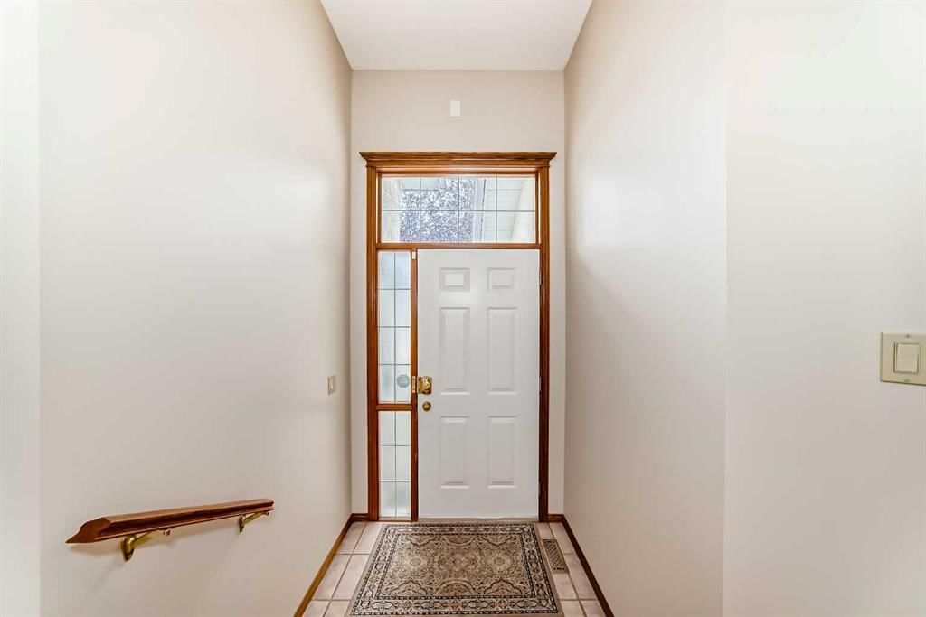 11 Hamptons Bay NW, Calgary — photo 5 of 50