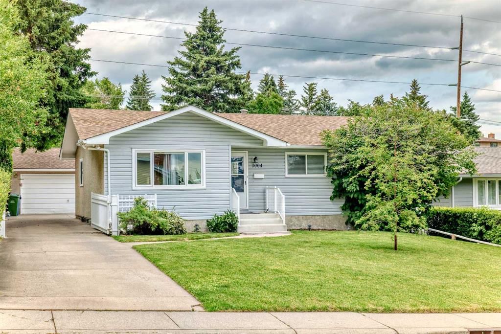 1004 Hunterston Hill NW, Calgary — photo 2 of 47