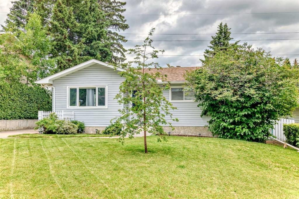 1004 Hunterston Hill NW, Calgary — photo 3 of 47
