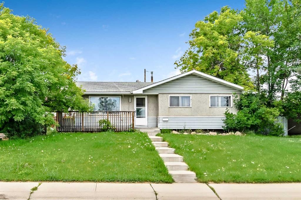 3403 73 Street NW, Calgary — photo 3 of 31