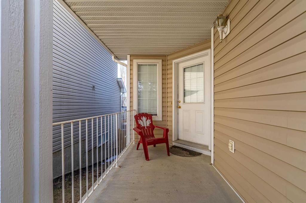 69 Royal Elm Mews, Calgary — photo 3 of 33