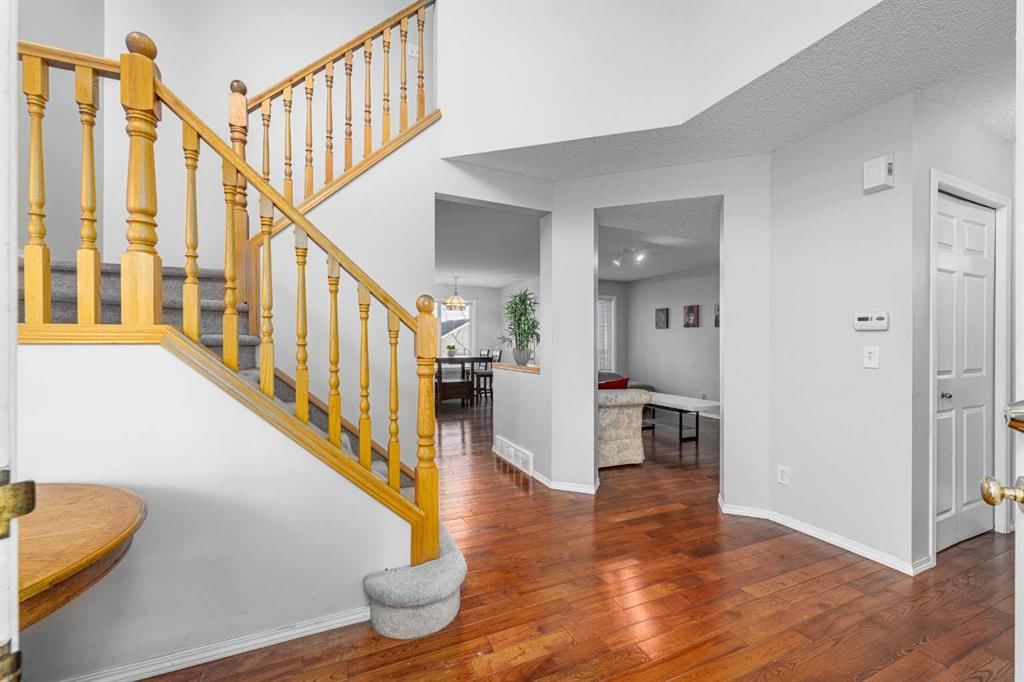 69 Royal Elm Mews, Calgary — photo 4 of 33