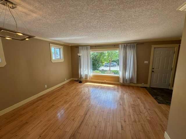 134 31 Avenue NE, Calgary — photo 4 of 19