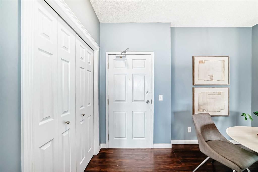 306, 8 Country Village Bay NE, Calgary — photo 3 of 16