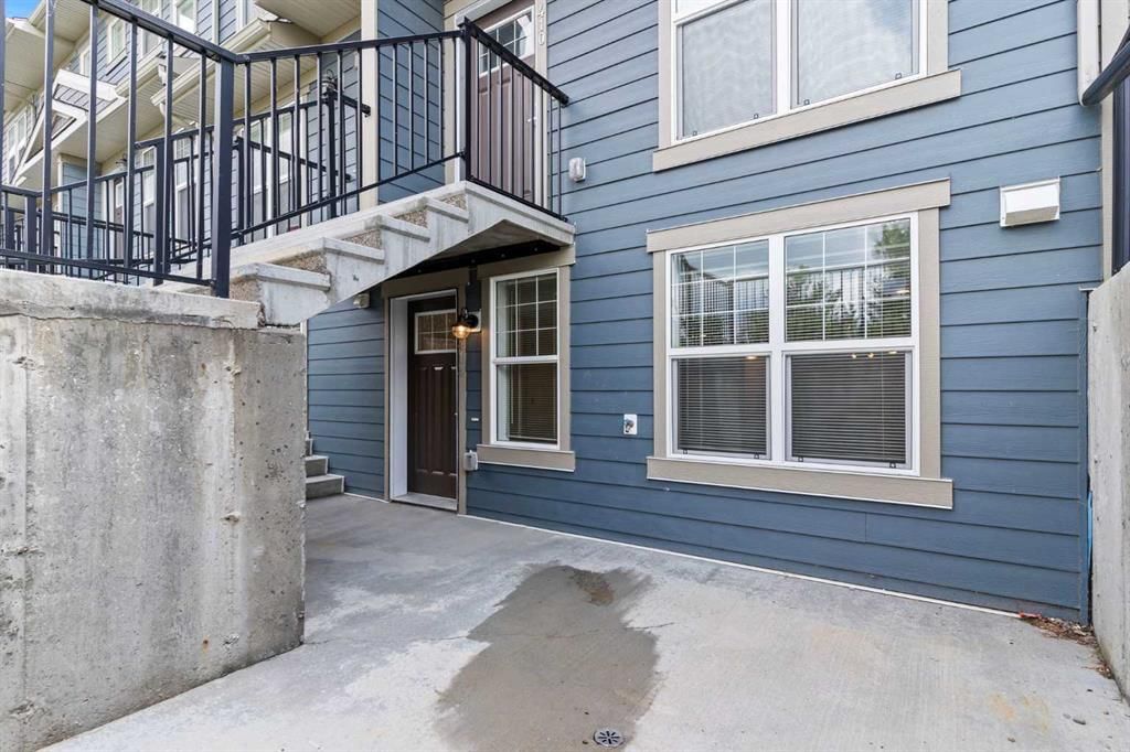 414 Cranbrook Square SE, Calgary — photo 3 of 48