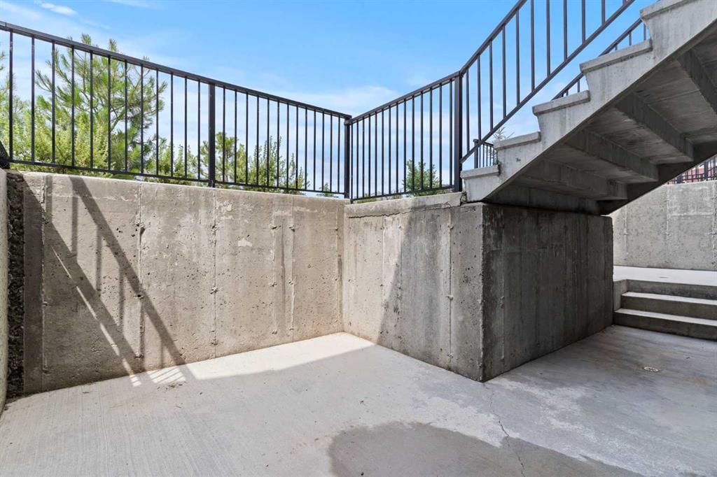 414 Cranbrook Square SE, Calgary — photo 5 of 48