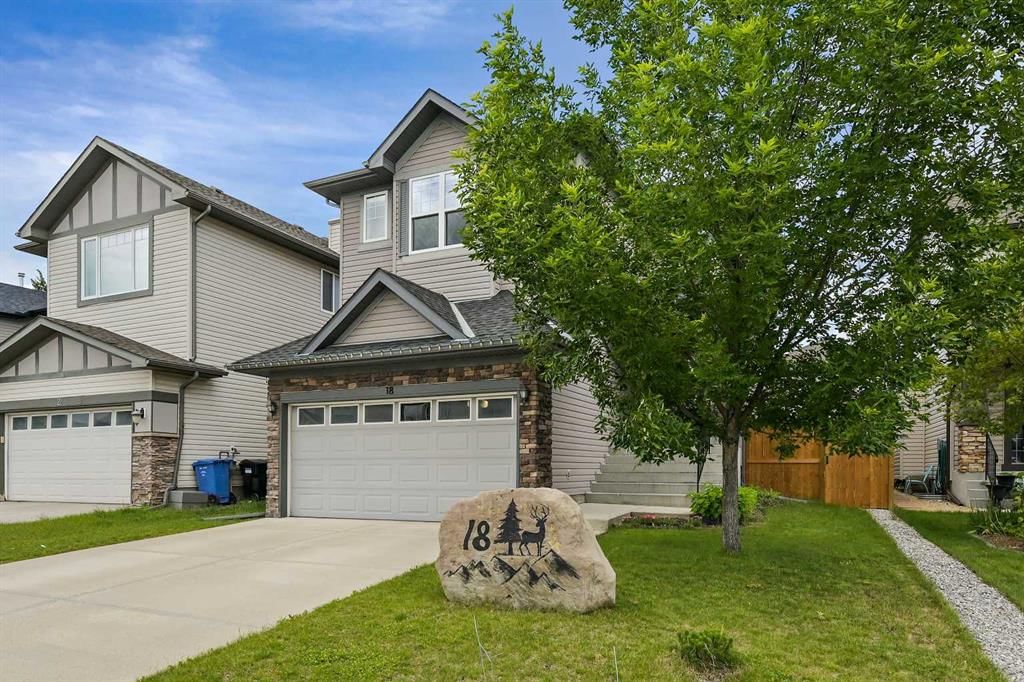 18 Royal Birch Way NW, Calgary — photo 3 of 50