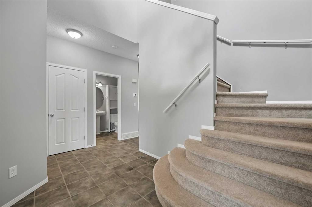 18 Royal Birch Way NW, Calgary — photo 5 of 50