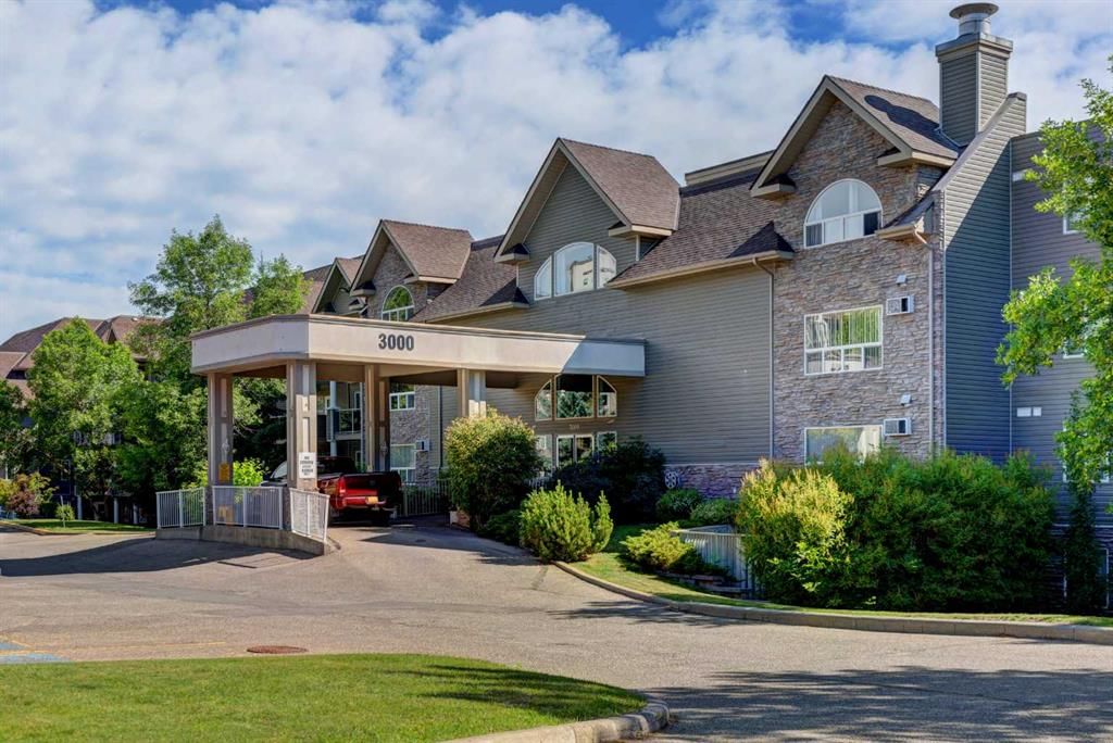 3211 Millrise Point SW, Calgary — photo 3 of 44