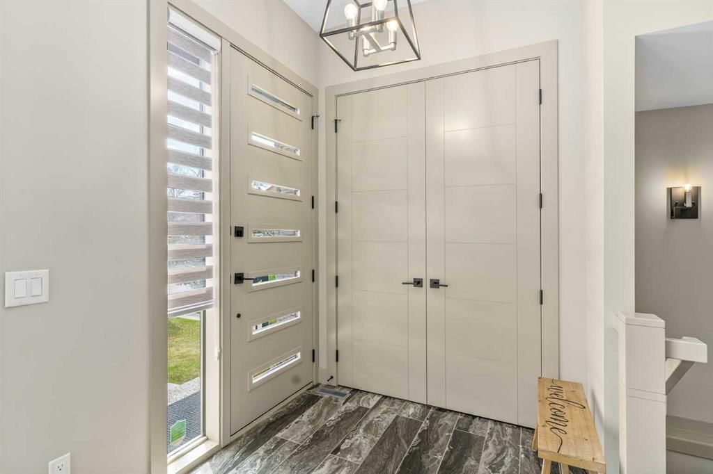 3118 14 Avenue SW, Calgary — photo 4 of 50