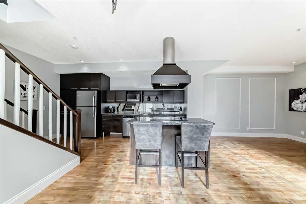 1313 7 Street SW, Calgary — photo 4 of 35