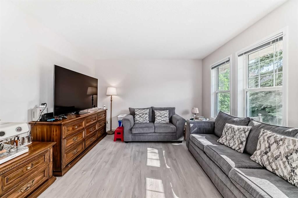 23 Hidden Ranch Road NW, Calgary — photo 5 of 42