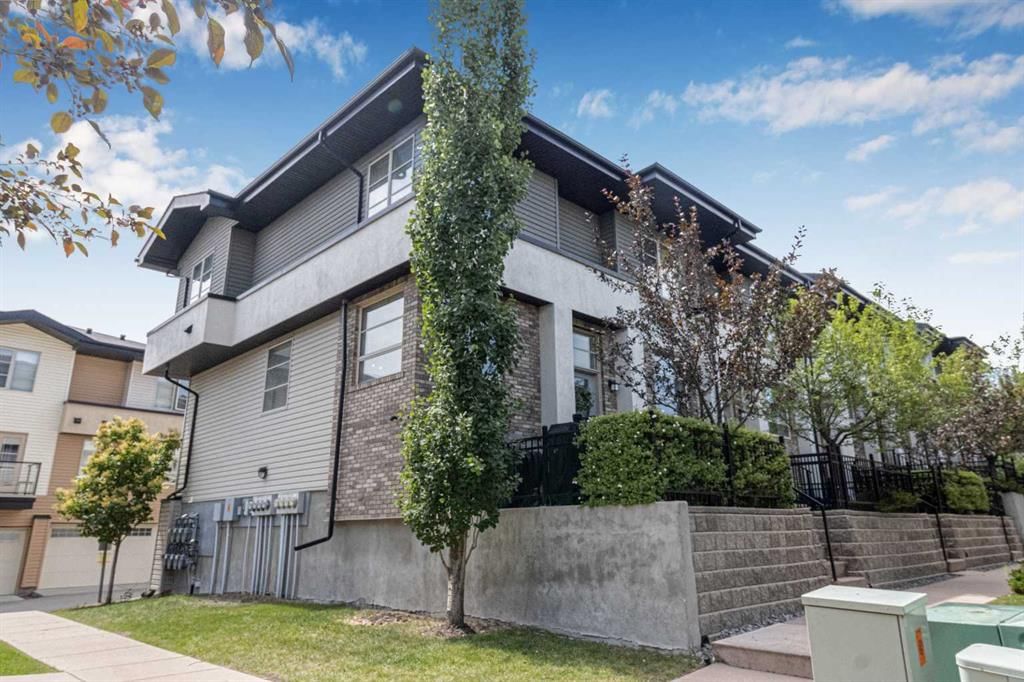 55 Aspen Hills Common SW, Calgary — photo 3 of 33