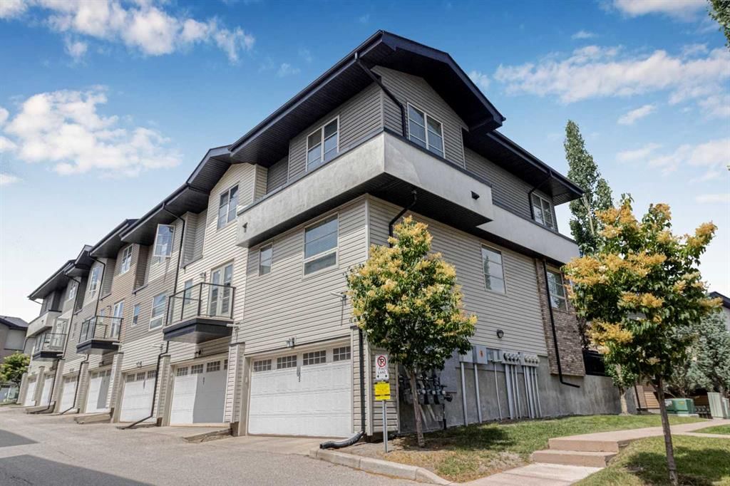 55 Aspen Hills Common SW, Calgary — photo 4 of 33
