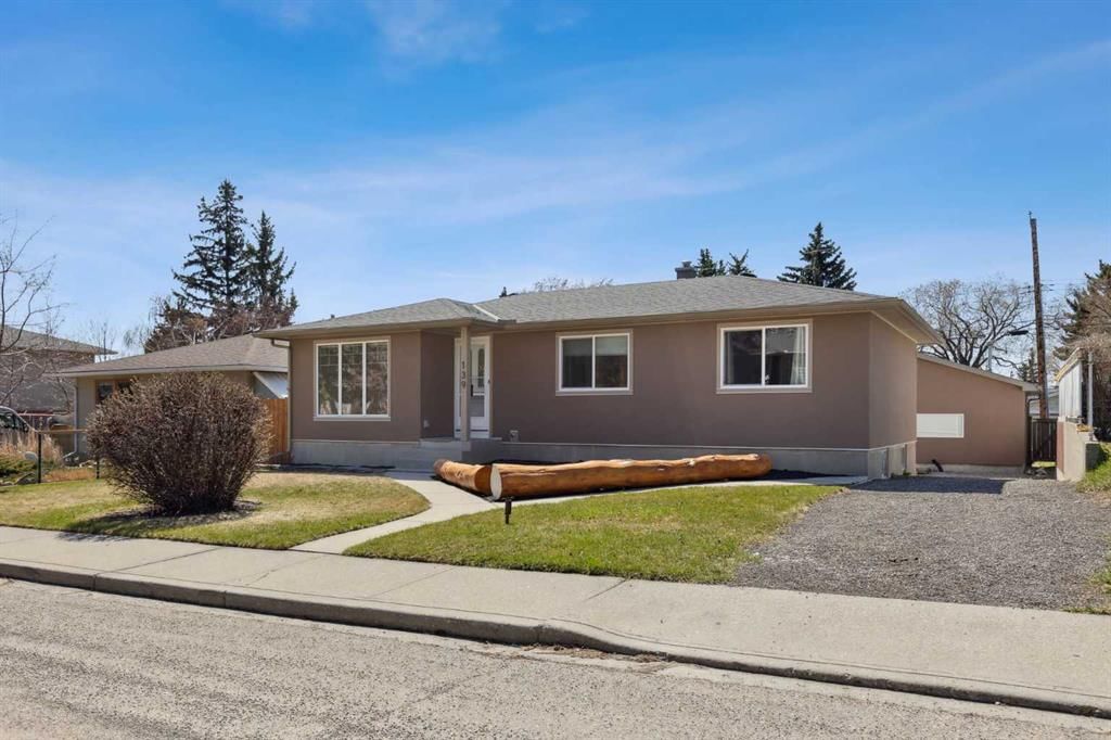 139 Cornwallis Drive NW, Calgary — photo 5 of 43