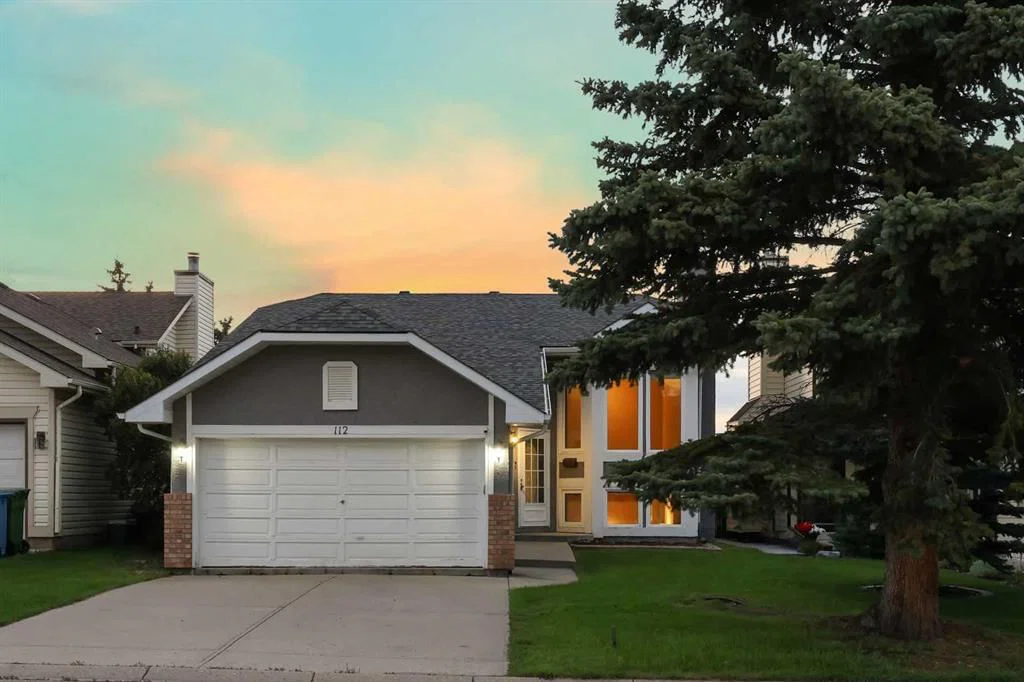 112 Shawinigan Way SW, Calgary — photo 3 of 50